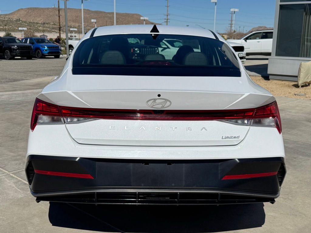 Used 2025 Hyundai Elantra Limited image 5