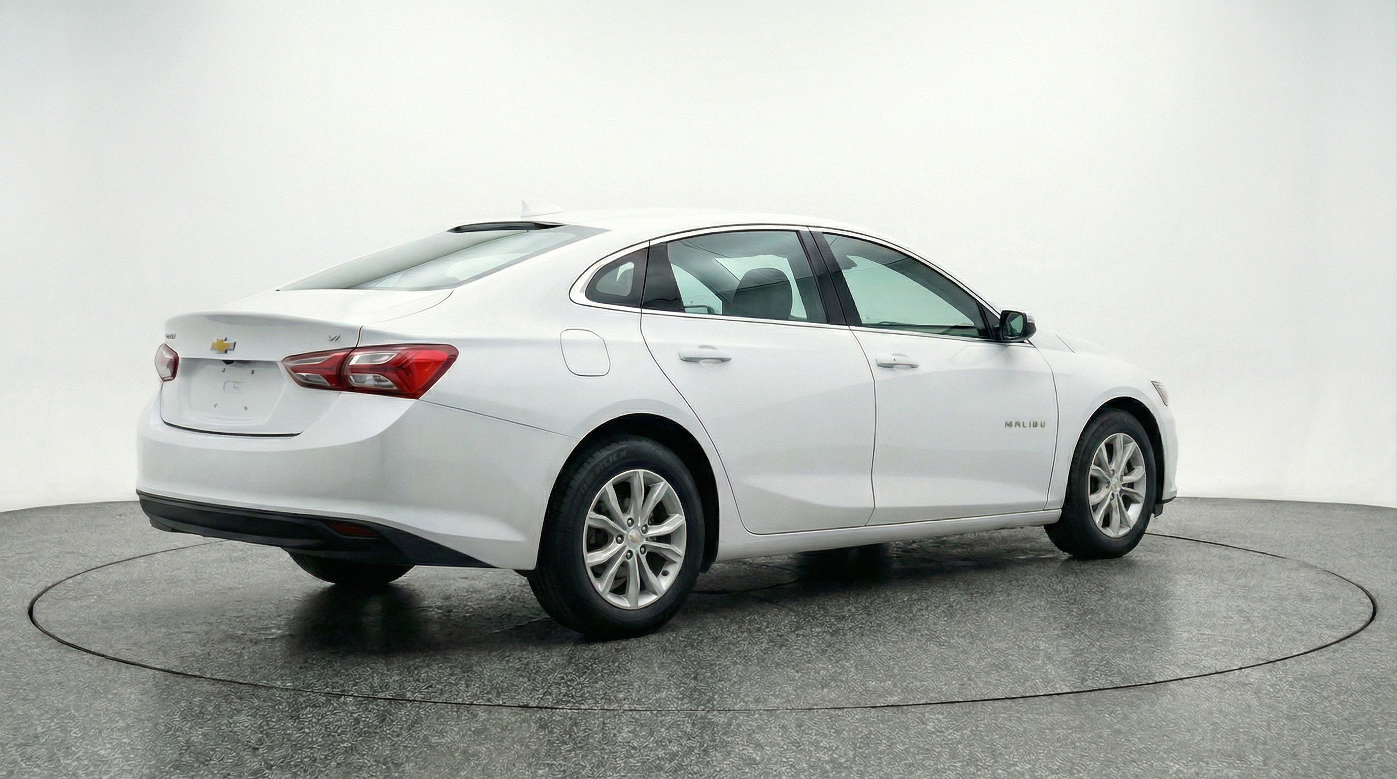 Used 2024 Chevrolet Malibu LT FWD image 9
