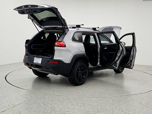 Used 2015 Jeep Cherokee Trailhawk w/ Cold Weather Group AWD/4WD image 11