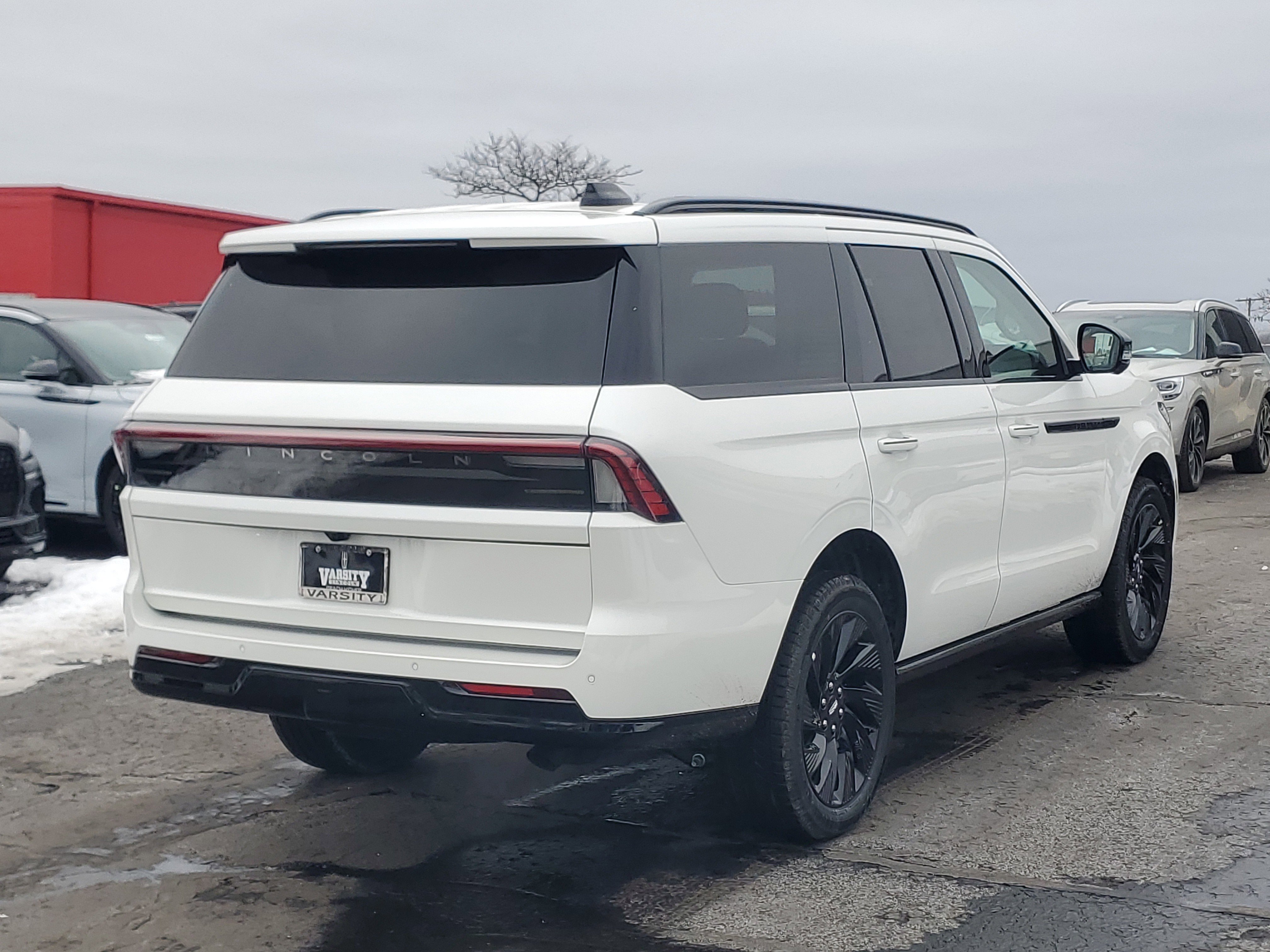 New 2026 Lincoln Navigator Reserve w/ Jet Appearance Package image 4