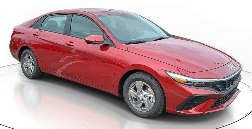 New 2025 Hyundai Elantra SE