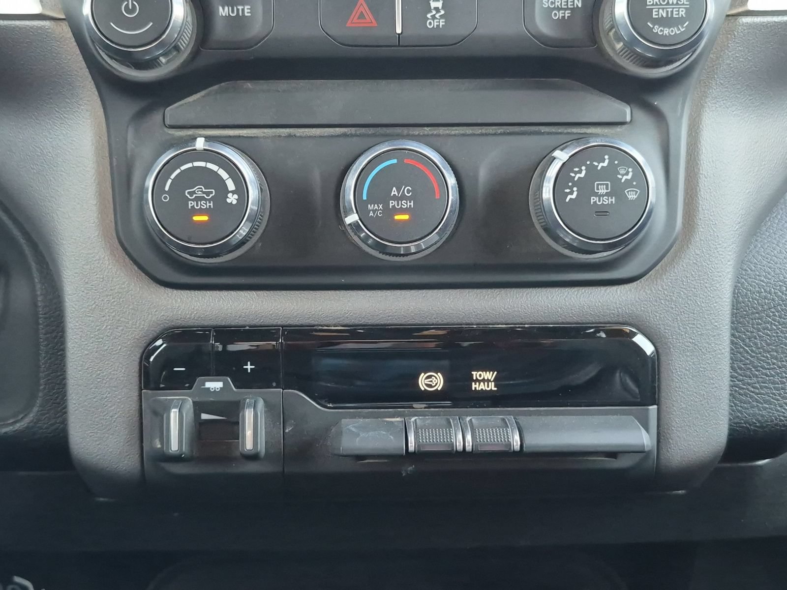 Used 2024 RAM 2500 Big Horn AWD/4WD image 21