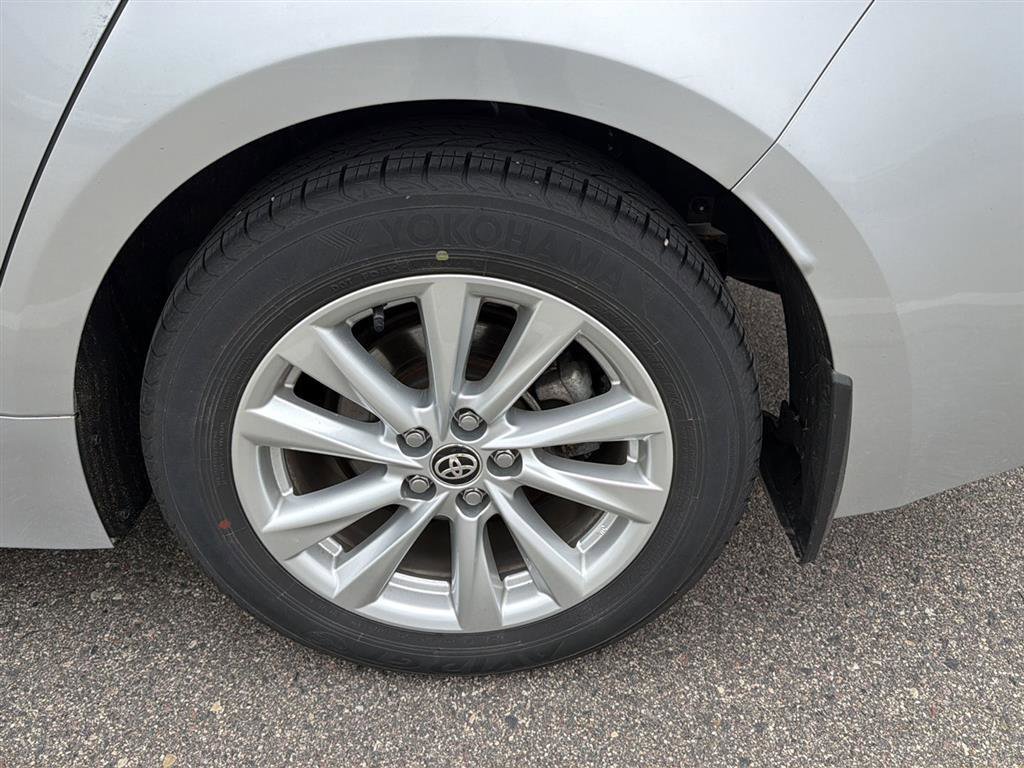 Used 2024 Toyota Corolla LE w/ LE Convenience Package FWD image 5