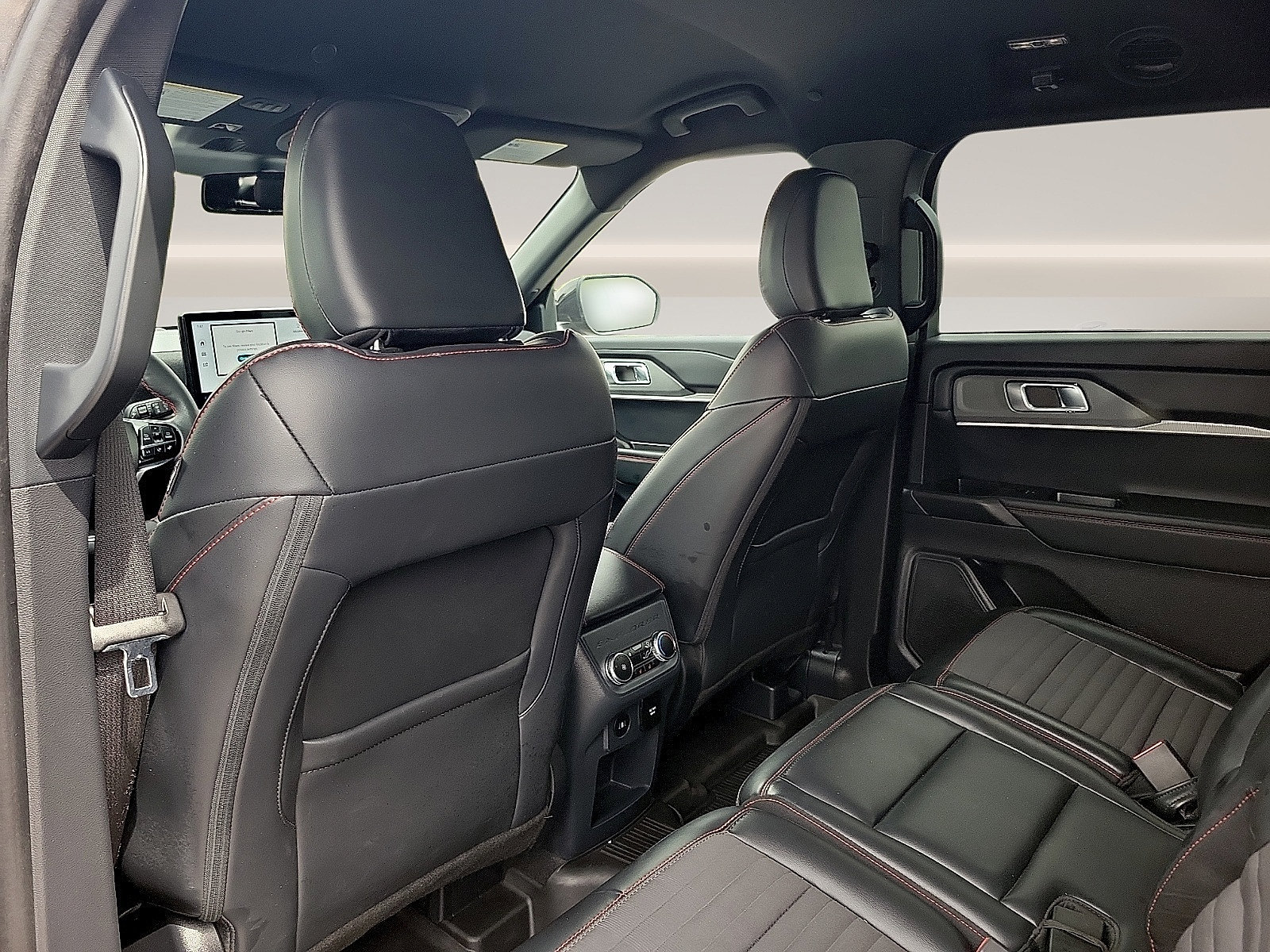 Certified 2025 Ford Explorer ST-Line w/ Premium Package RWD image 10