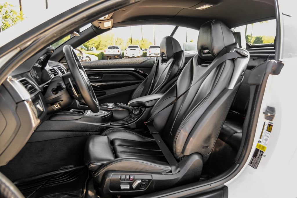 Used 2018 BMW M4 Convertible image 40