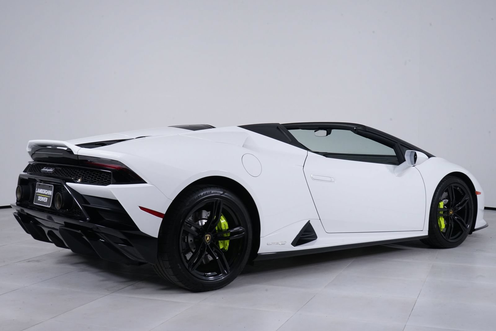 Used 2020 Lamborghini Huracan EVO RWD image 7