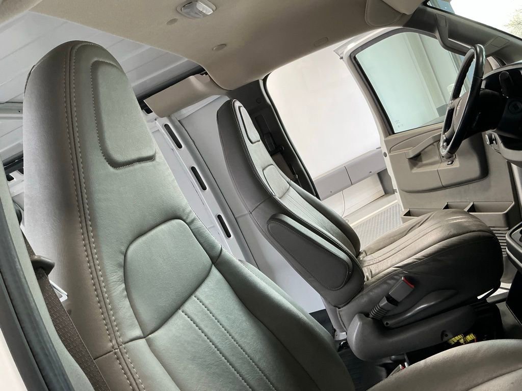 Used 2023 GMC Savana 2500 Extended w/ Driver Convenience Package image 9