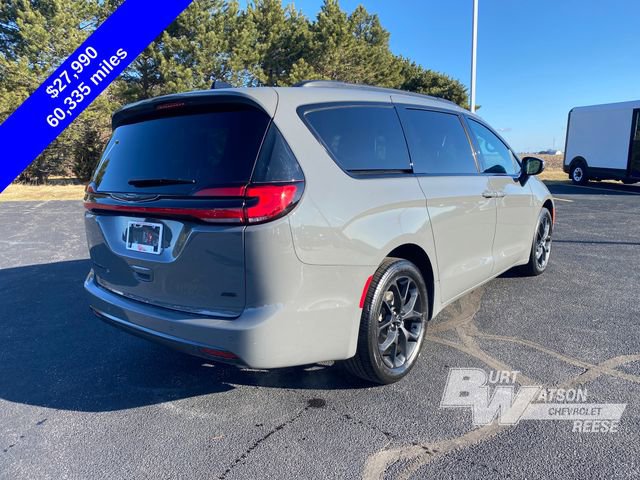 Used 2023 Chrysler Pacifica Touring-L w/ S Appearance Package image 7