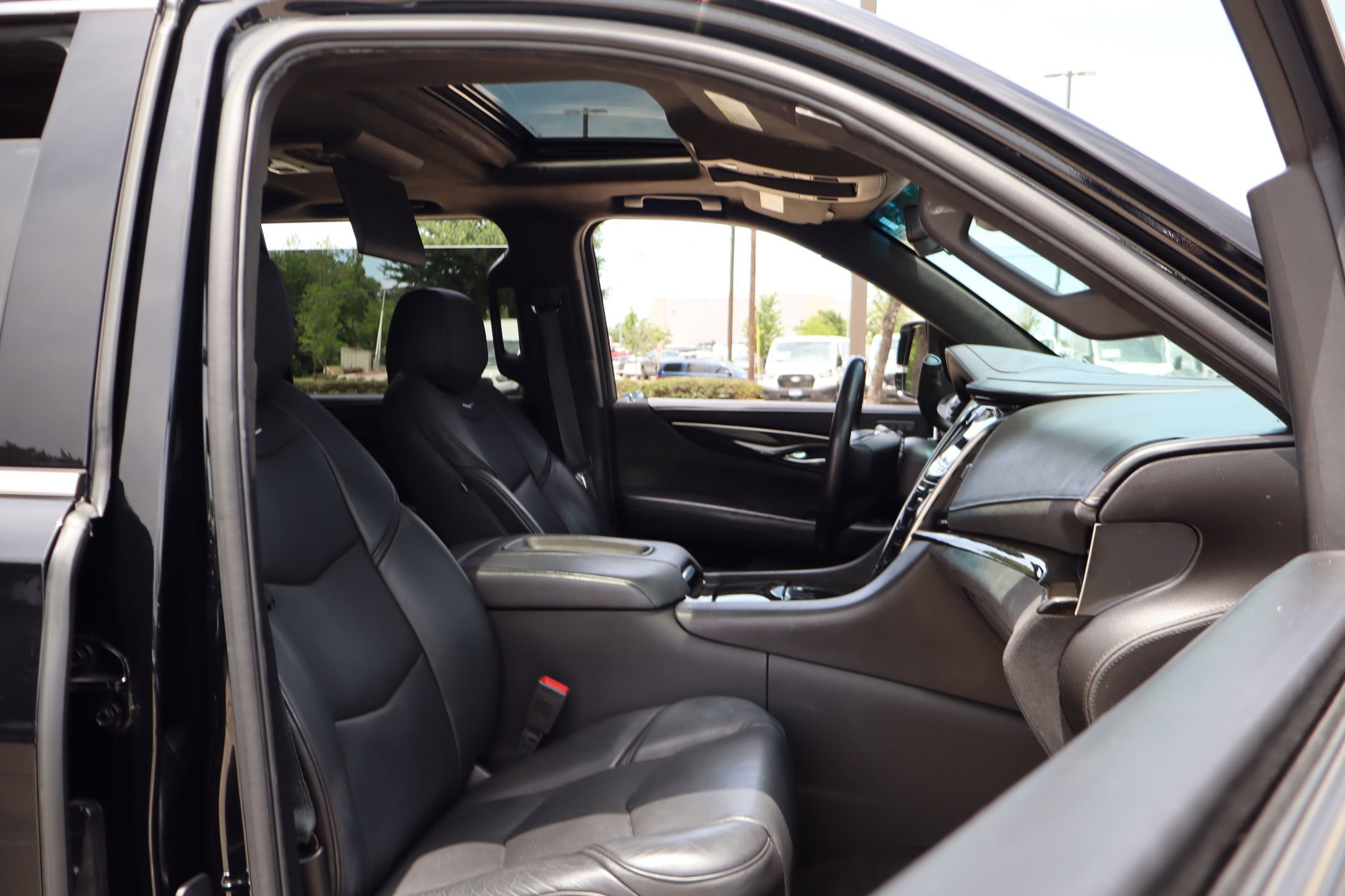Used 2020 Cadillac Escalade ESV Platinum AWD/4WD image 38