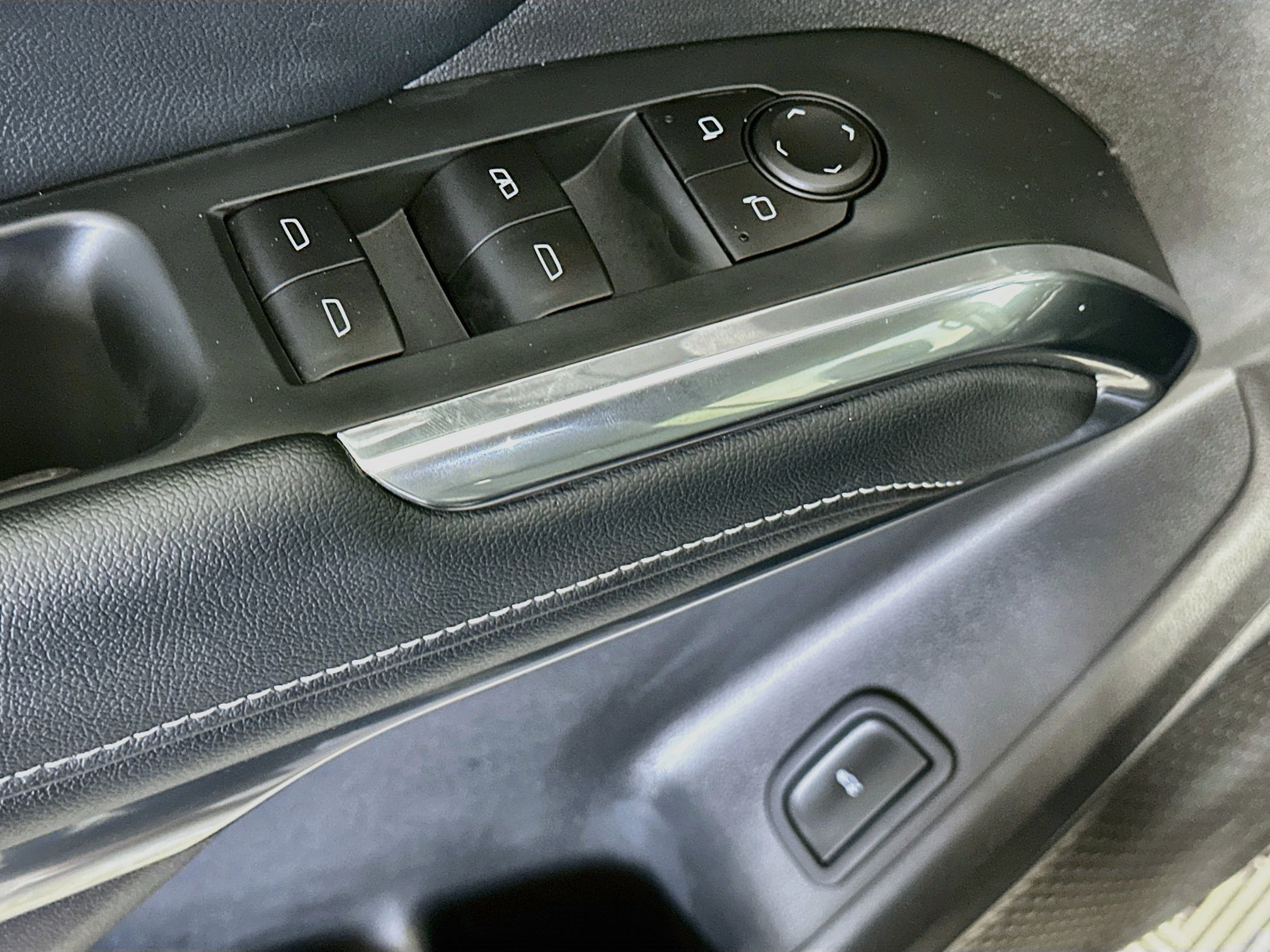 Used 2026 Chevrolet Traverse LT FWD image 15