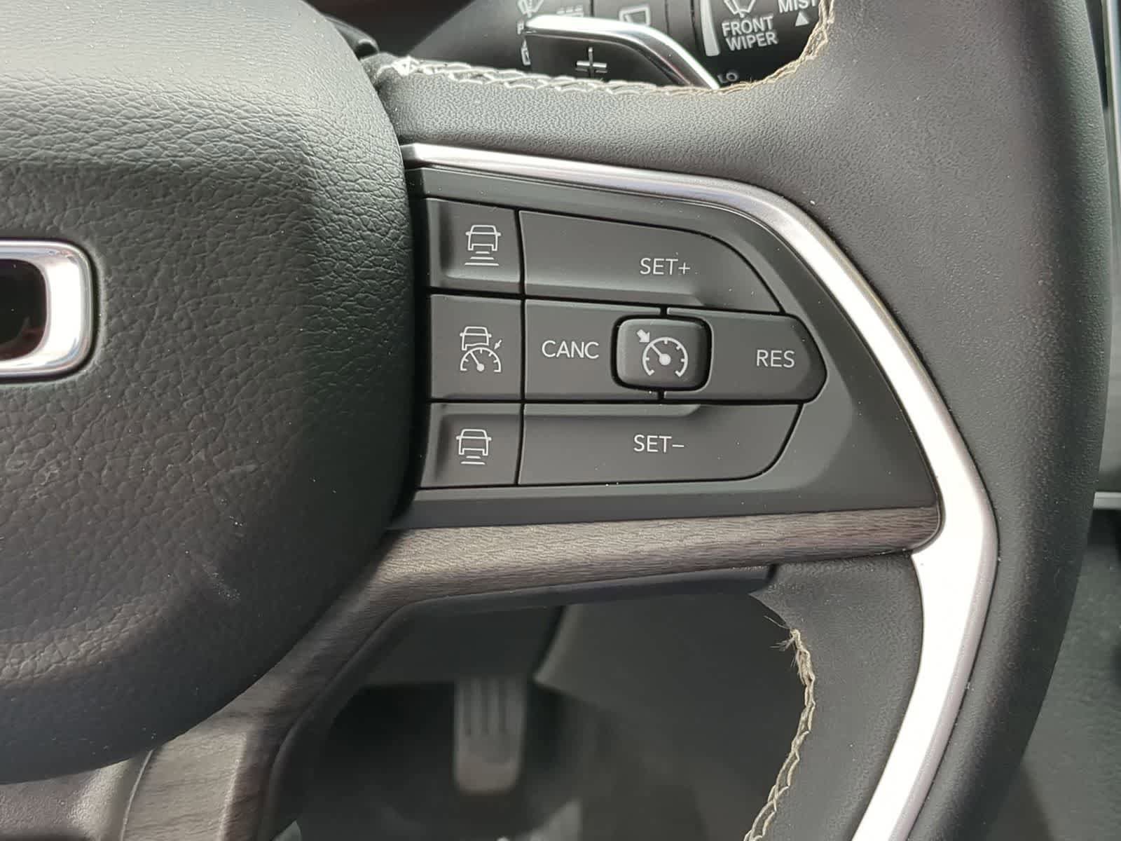 Certified 2023 Jeep Grand Cherokee L Limited AWD/4WD image 24