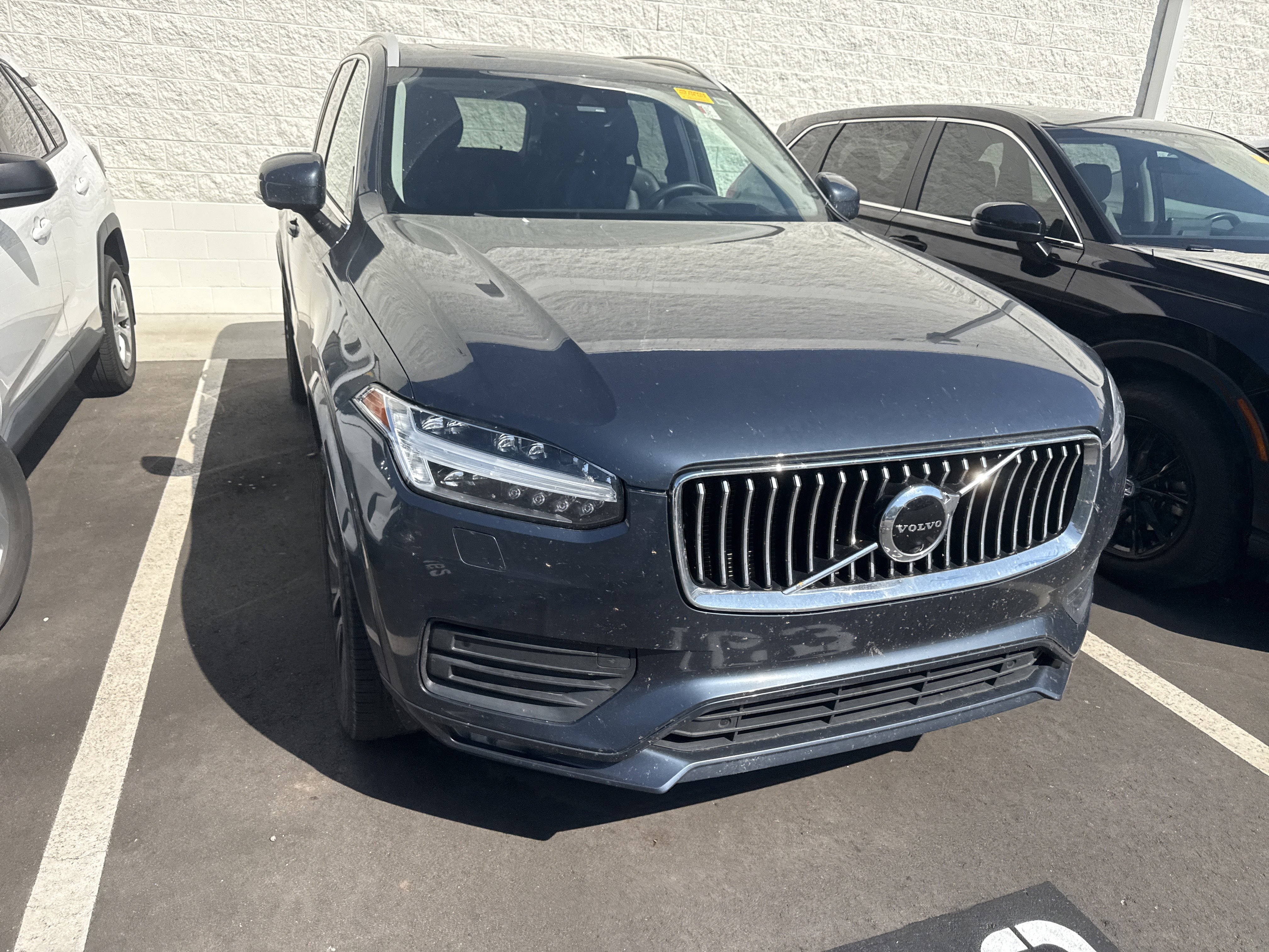 Used 2021 Volvo XC90 T6 Momentum w/ Advanced Package AWD/4WD image 3