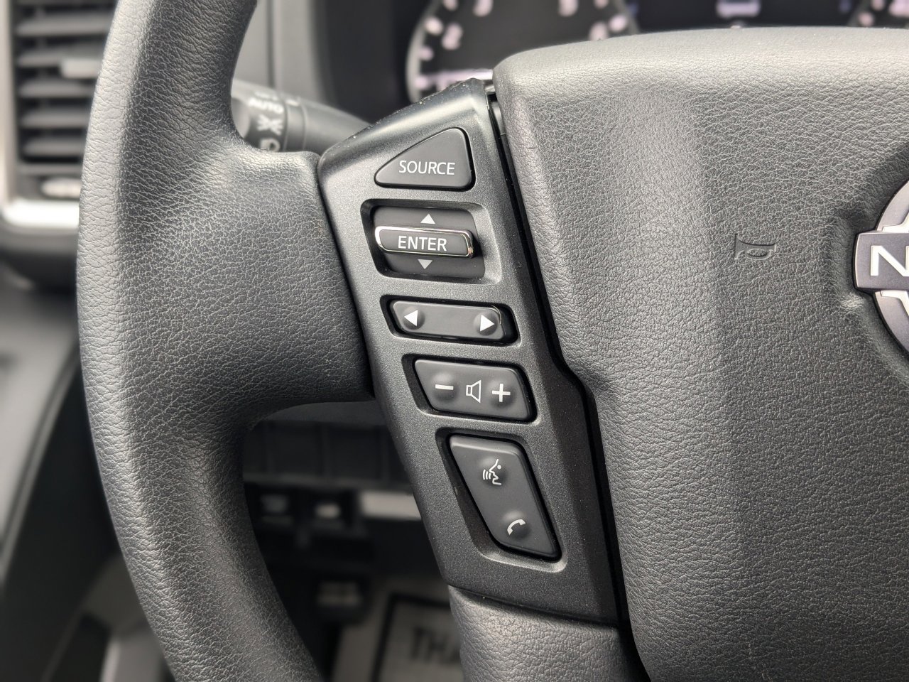 Used 2022 Nissan Frontier SV image 27