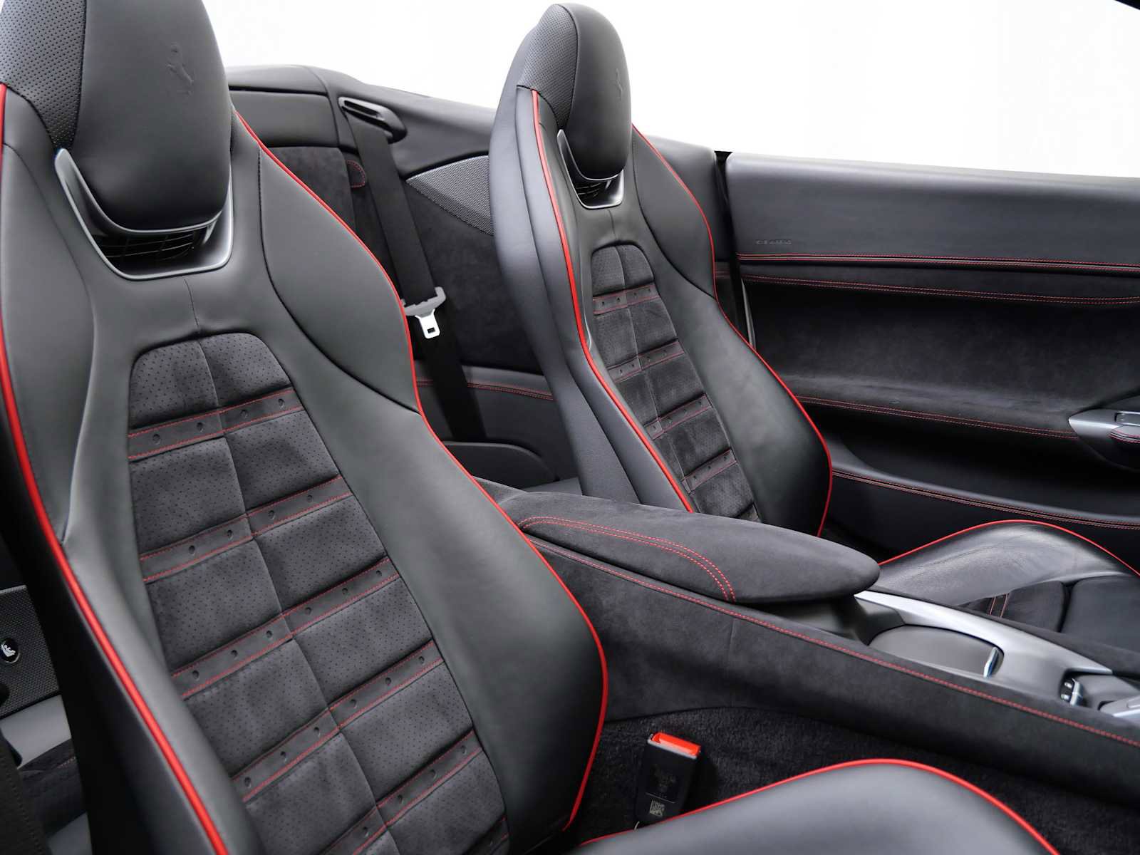 Certified 2022 Ferrari Portofino M image 16