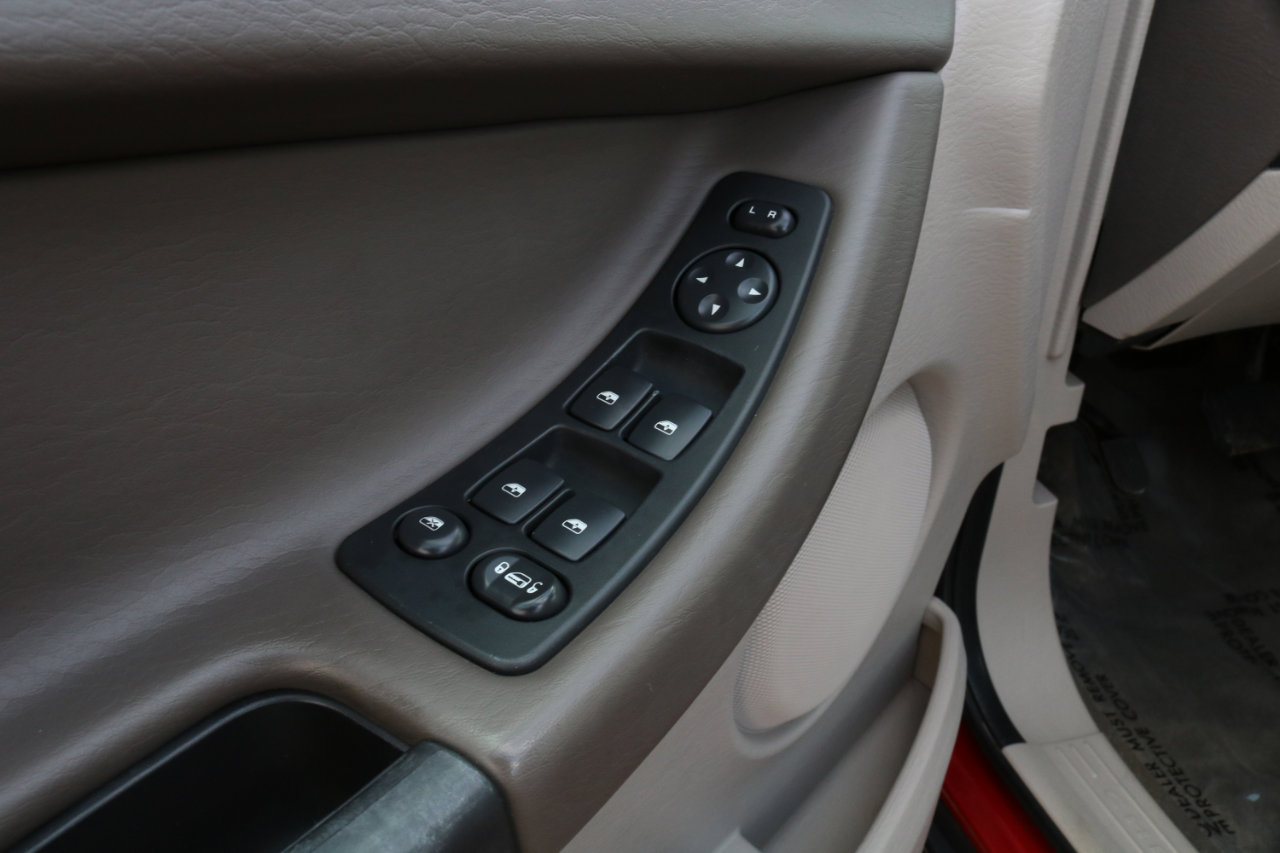 Used 2004 Chrysler Pacifica AWD image 19