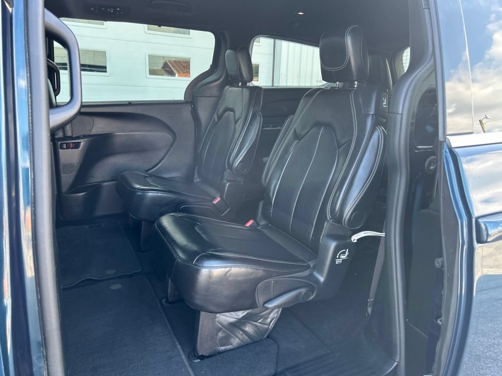 Used 2025 Chrysler Pacifica Select FWD image 36