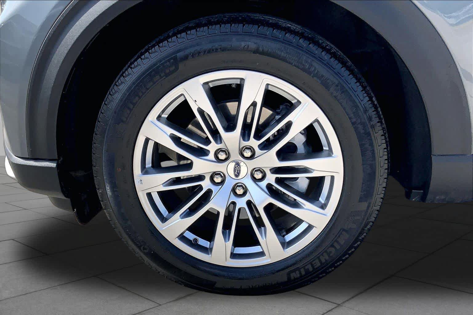Certified 2025 Ford Explorer Platinum RWD image 11