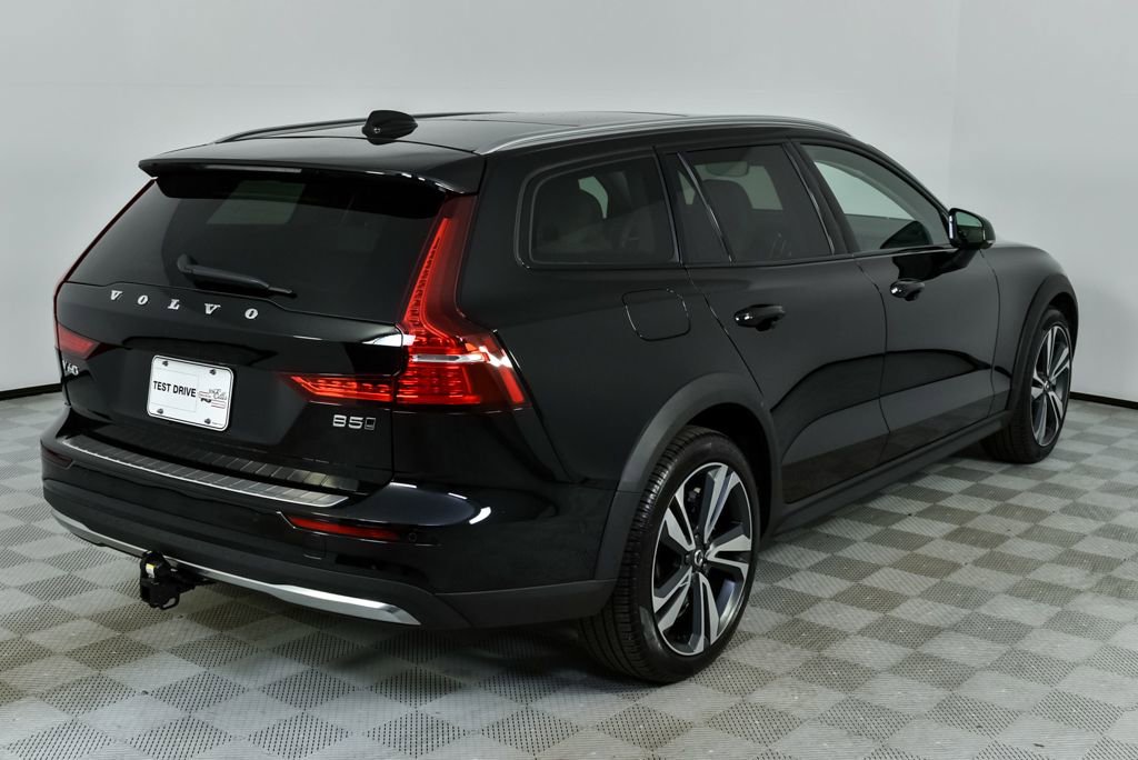 Certified 2024 Volvo V60 B5 Cross Country Plus image 30