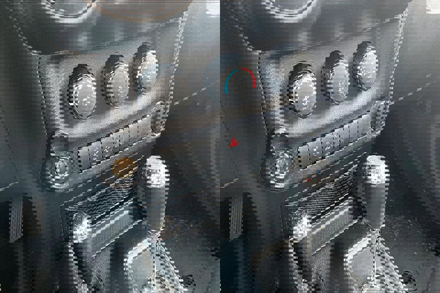 Used 2018 Jeep Wrangler Unlimited Sport w/ Connectivity Group image 31