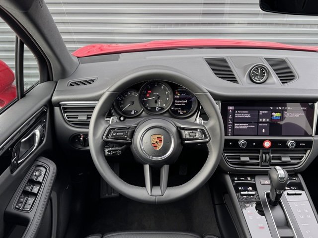 New 2026 Porsche Macan image 18