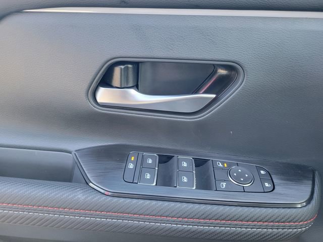 New 2026 Nissan Kicks SR image 14