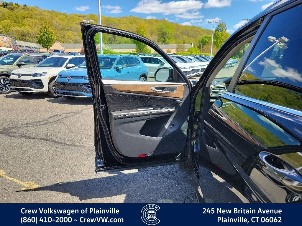 Used 2024 Volkswagen Atlas SE AWD/4WD image 38