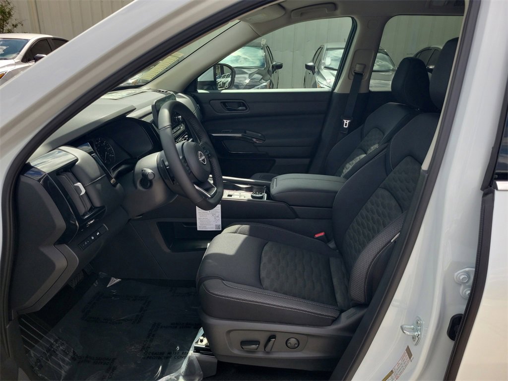 New 2025 Nissan Pathfinder SV image 9
