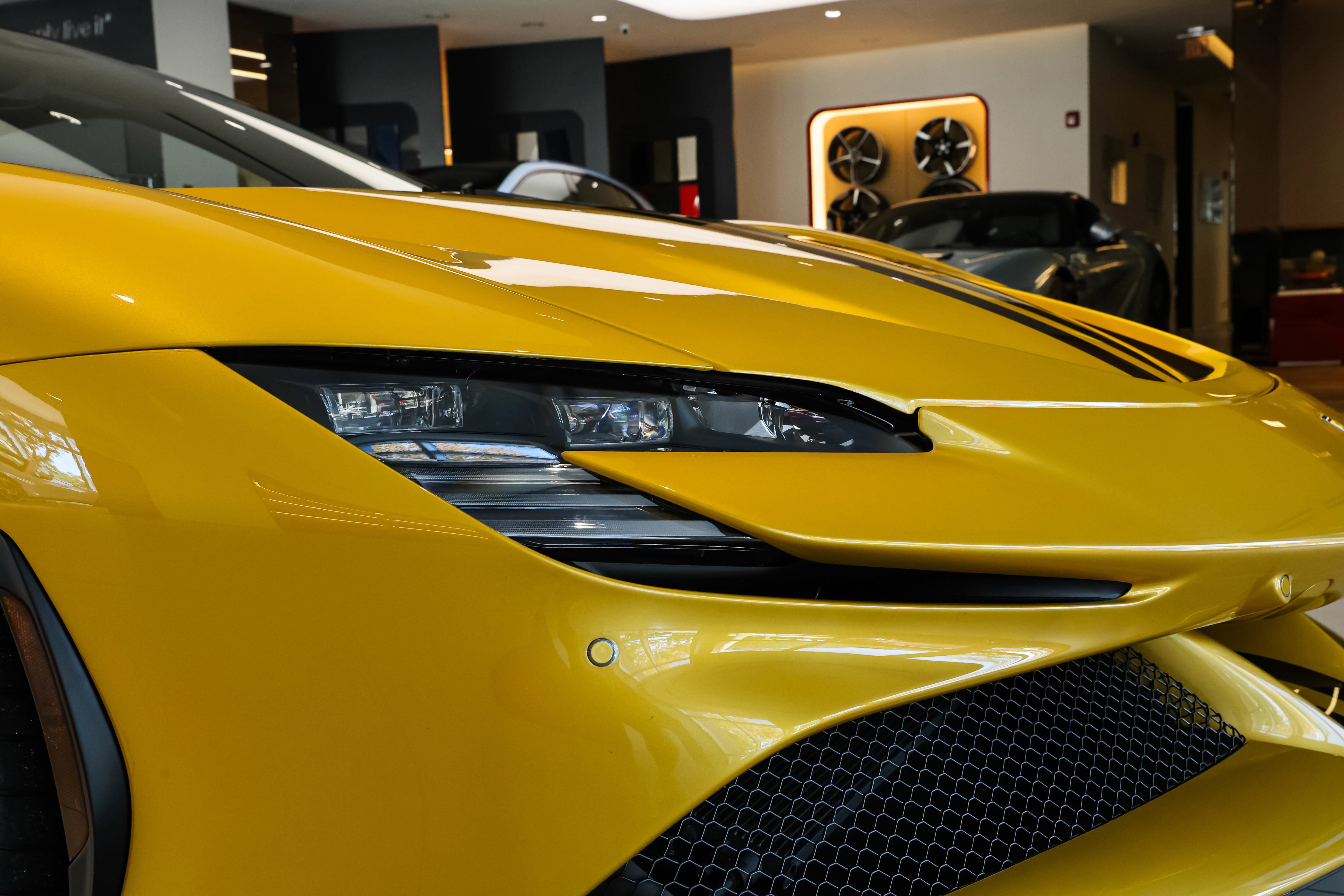 Used 2024 Ferrari SF90 Spider image 43