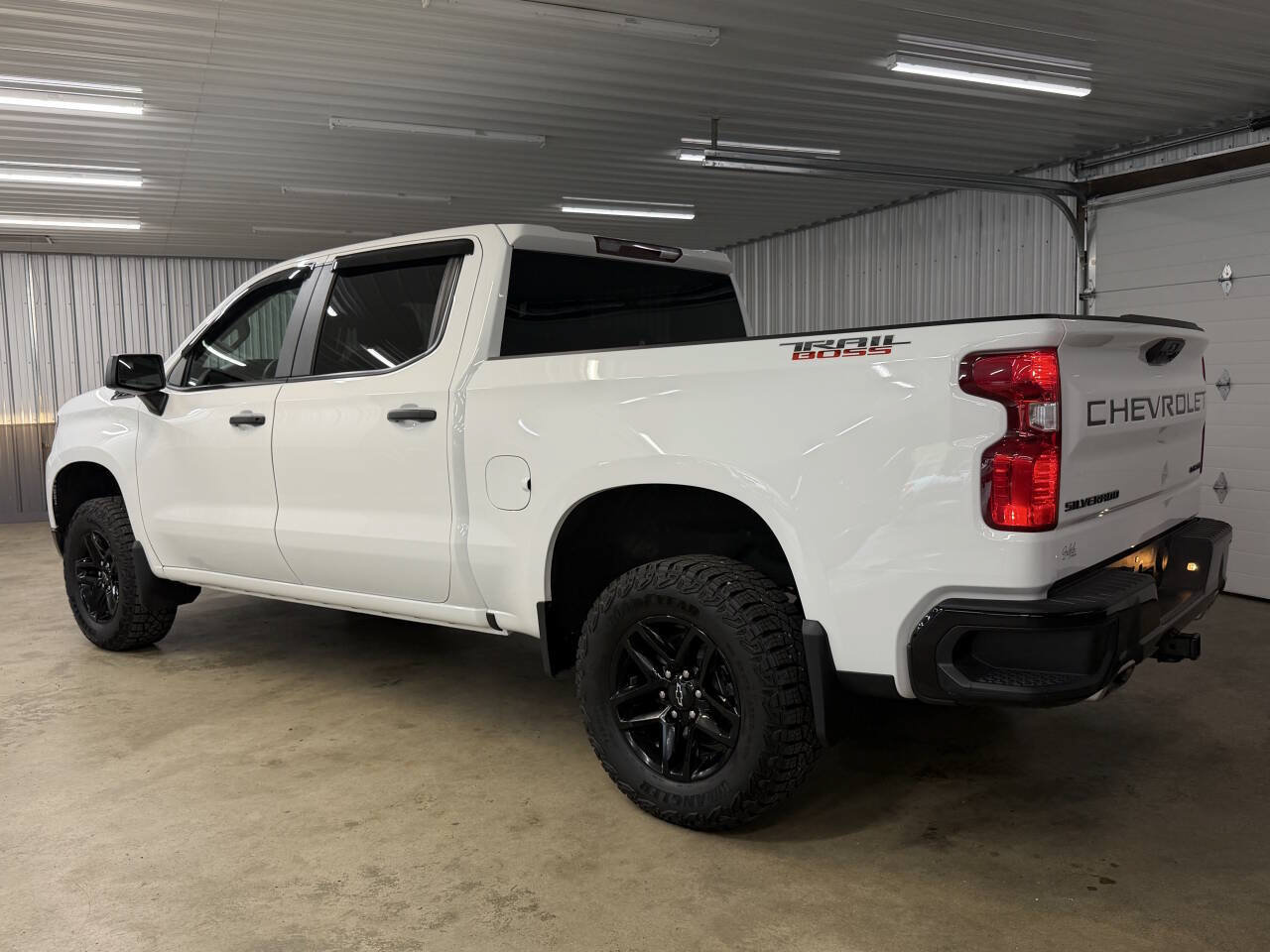 Used 2023 Chevrolet Silverado 1500 Custom Trail Boss w/ LPO, Dark Essentials Package AWD/4WD image 8