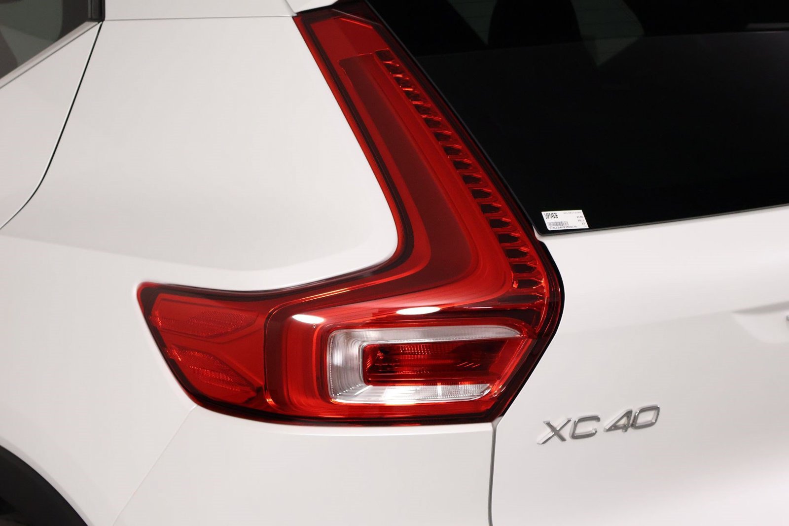 Certified 2023 Volvo XC40 B5 Plus w/ Driver Assist Package AWD/4WD image 18