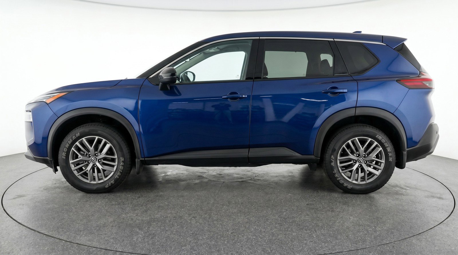 Used 2023 Nissan Rogue S FWD image 5