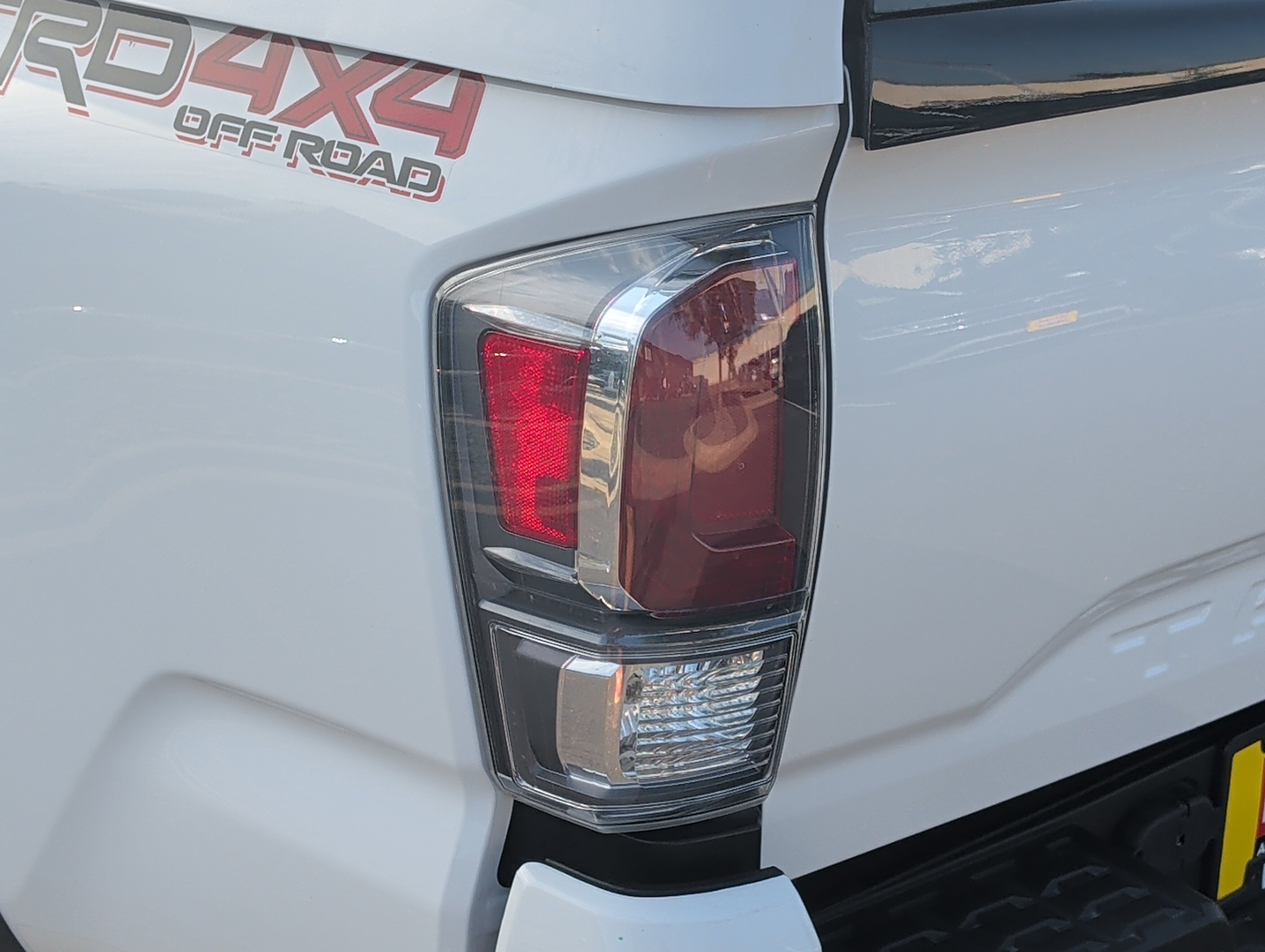 Used 2022 Toyota Tacoma TRD Off-Road w/ Technology Package AWD/4WD image 17