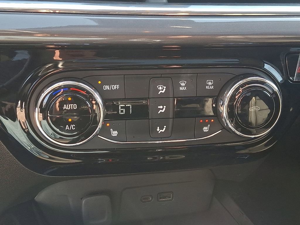 Used 2025 Chevrolet Trax ACTIV w/ Sunroof Package image 16