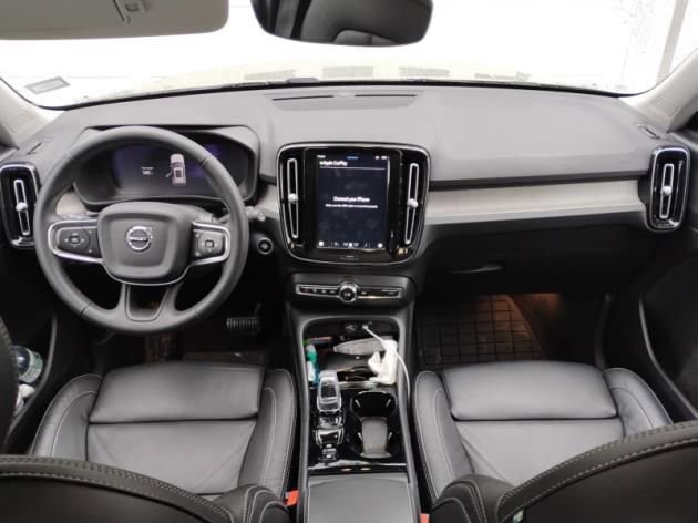Used 2023 Volvo XC40 B5 Plus w/ Driver Assist Package image 6