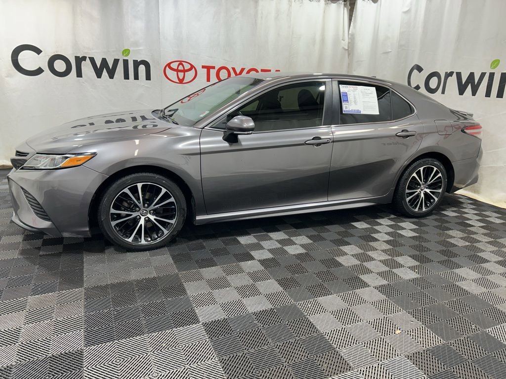 Used 2019 Toyota Camry SE w/ Convenience Package image 4