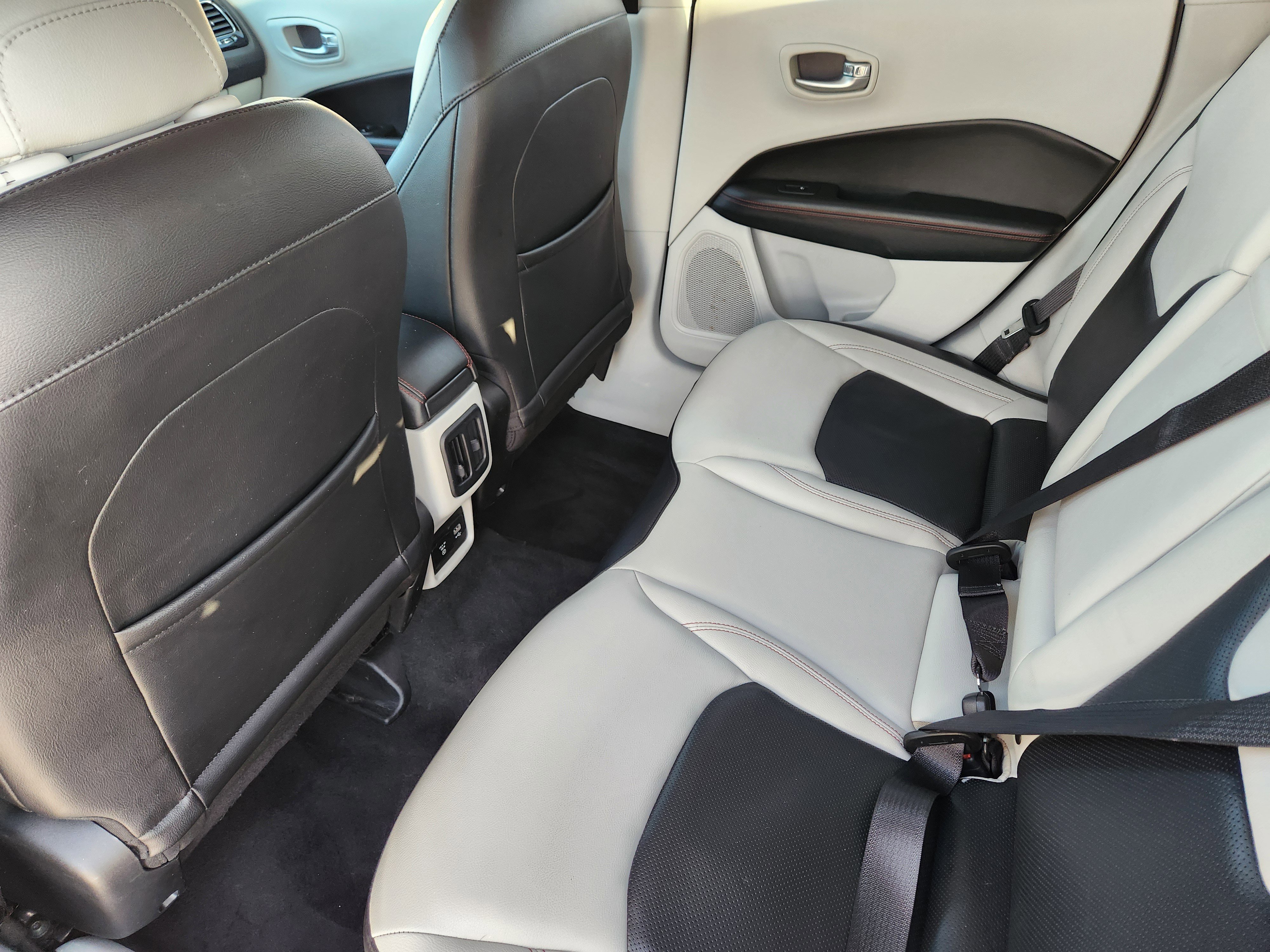 Used 2018 Jeep Compass Limited w/ Navigation Group image 29