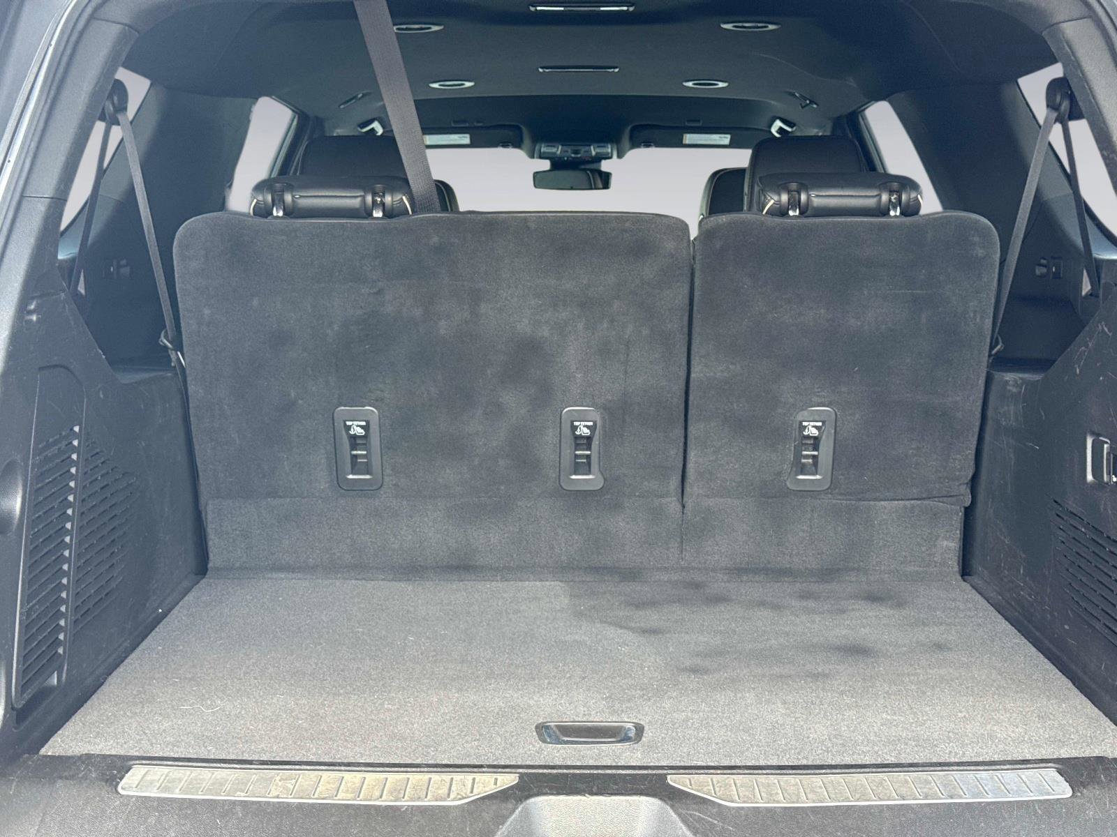 Used 2023 Chevrolet Suburban Premier image 12