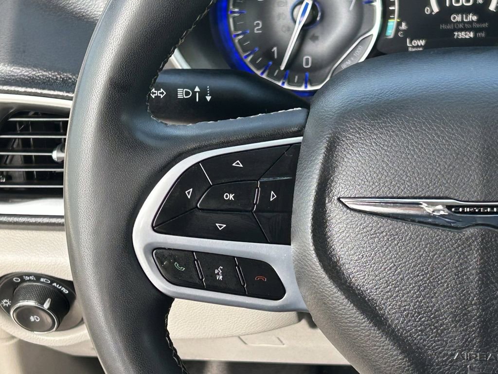 Used 2023 Chrysler Pacifica Touring-L image 22