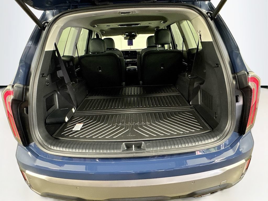 Used 2025 Kia Telluride EX w/ EX Captain's Chair Package FWD image 32