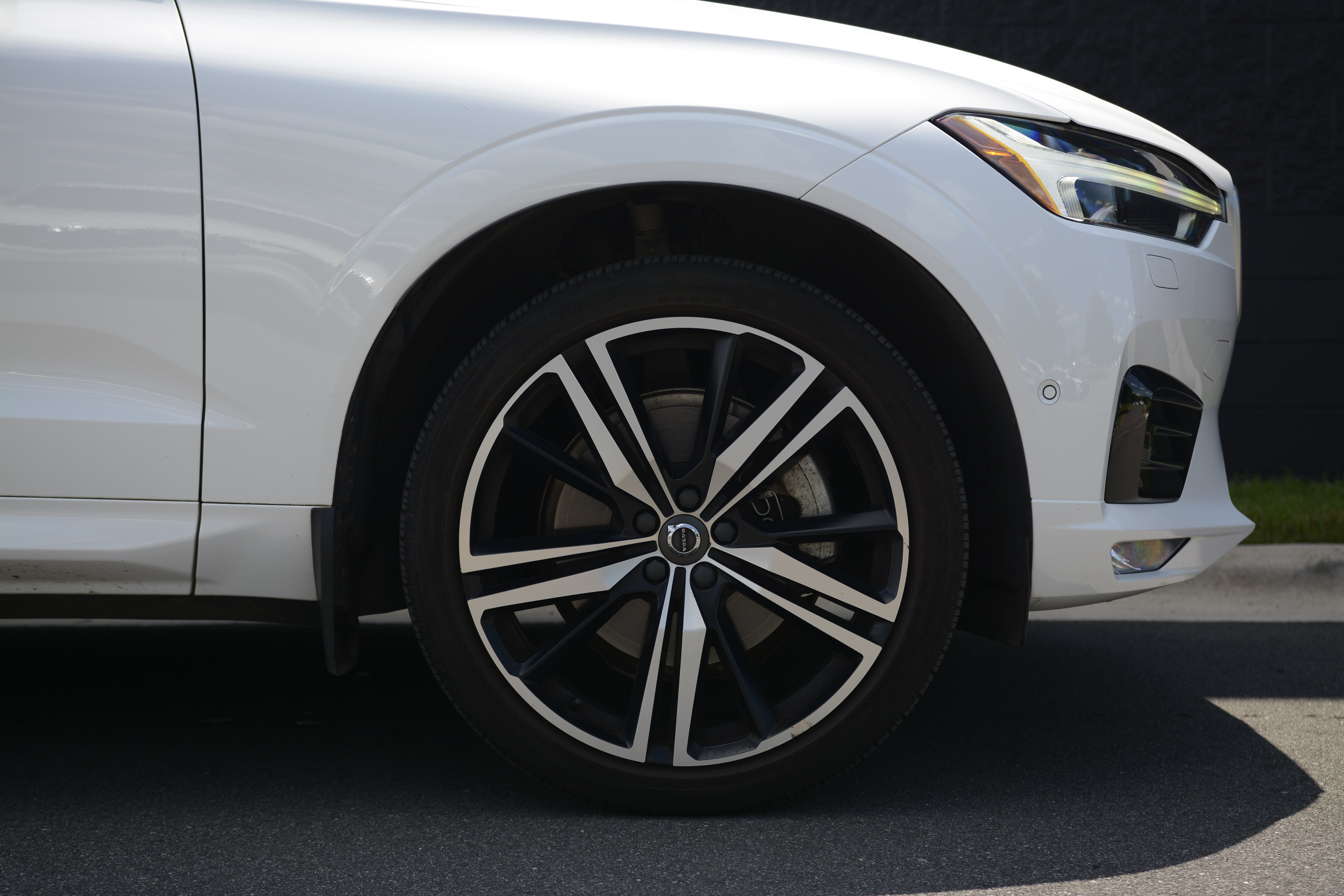 Used 2019 Volvo XC60 T6 R-Design w/ Protection Package Premier AWD/4WD image 36
