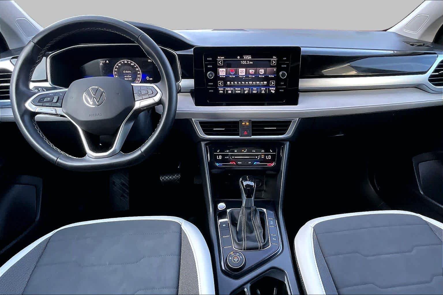 Used 2025 Volkswagen Taos SE AWD/4WD image 15
