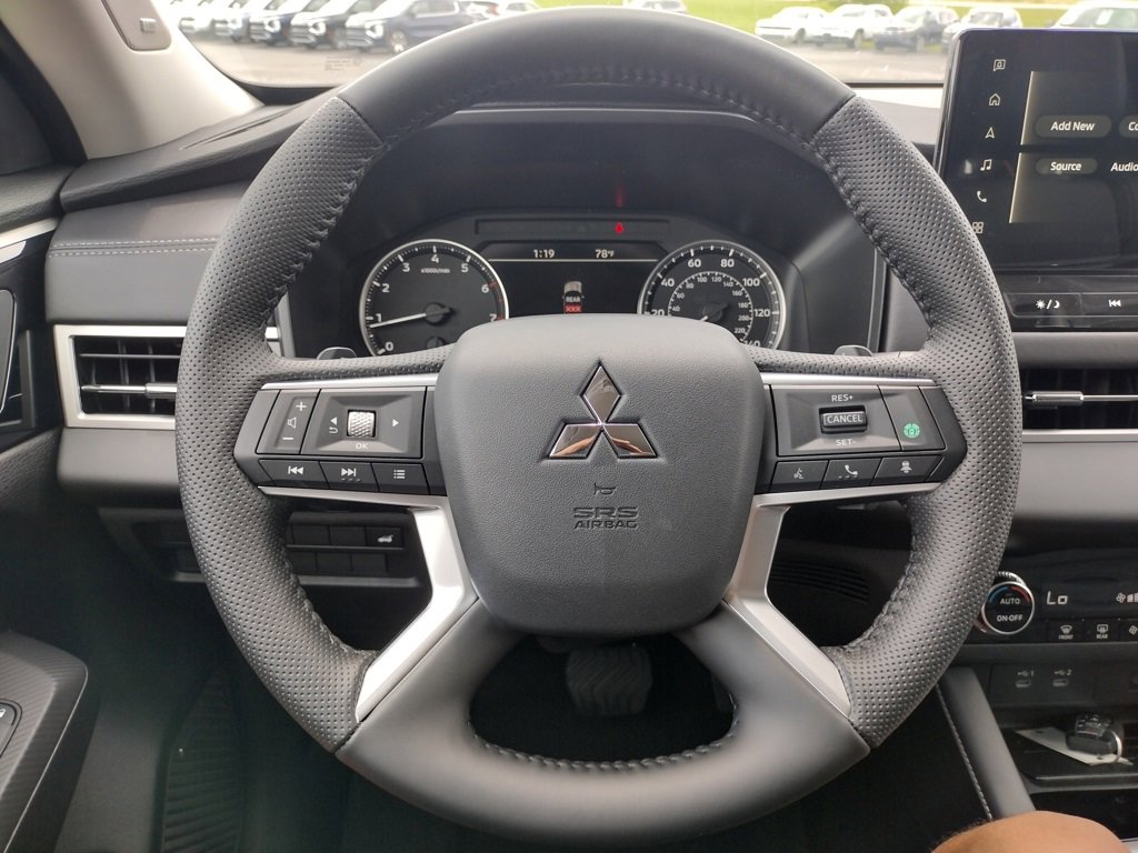 New 2025 Mitsubishi Outlander SE image 6