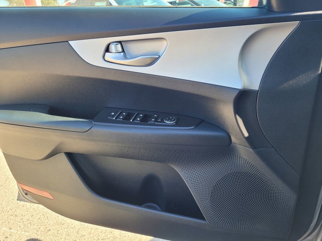 Used 2023 Kia Forte LXS image 10