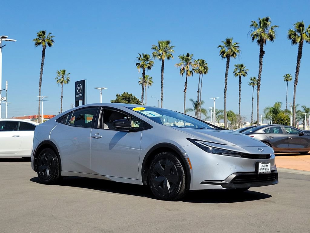 Used 2023 Toyota Prius LE image 31