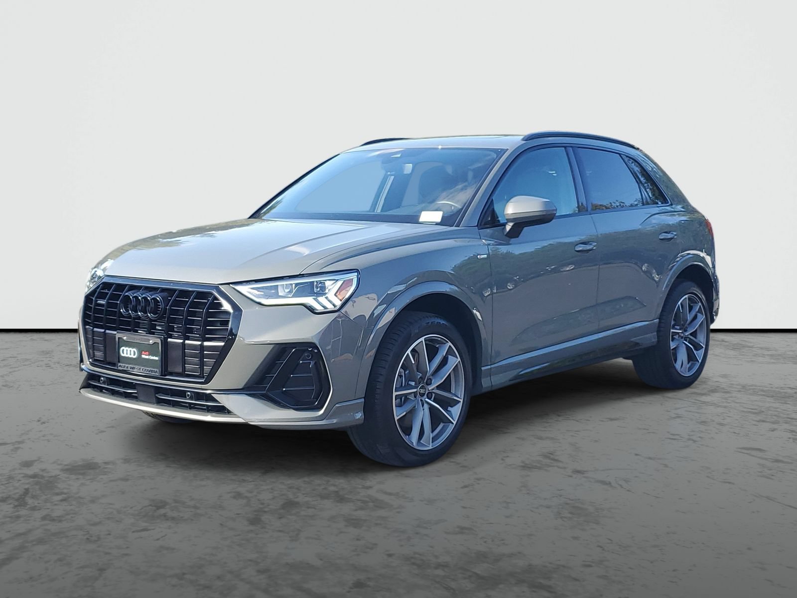 Used 2025 Audi Q3 2.0T Premium w/ Convenience Package AWD/4WD image 2
