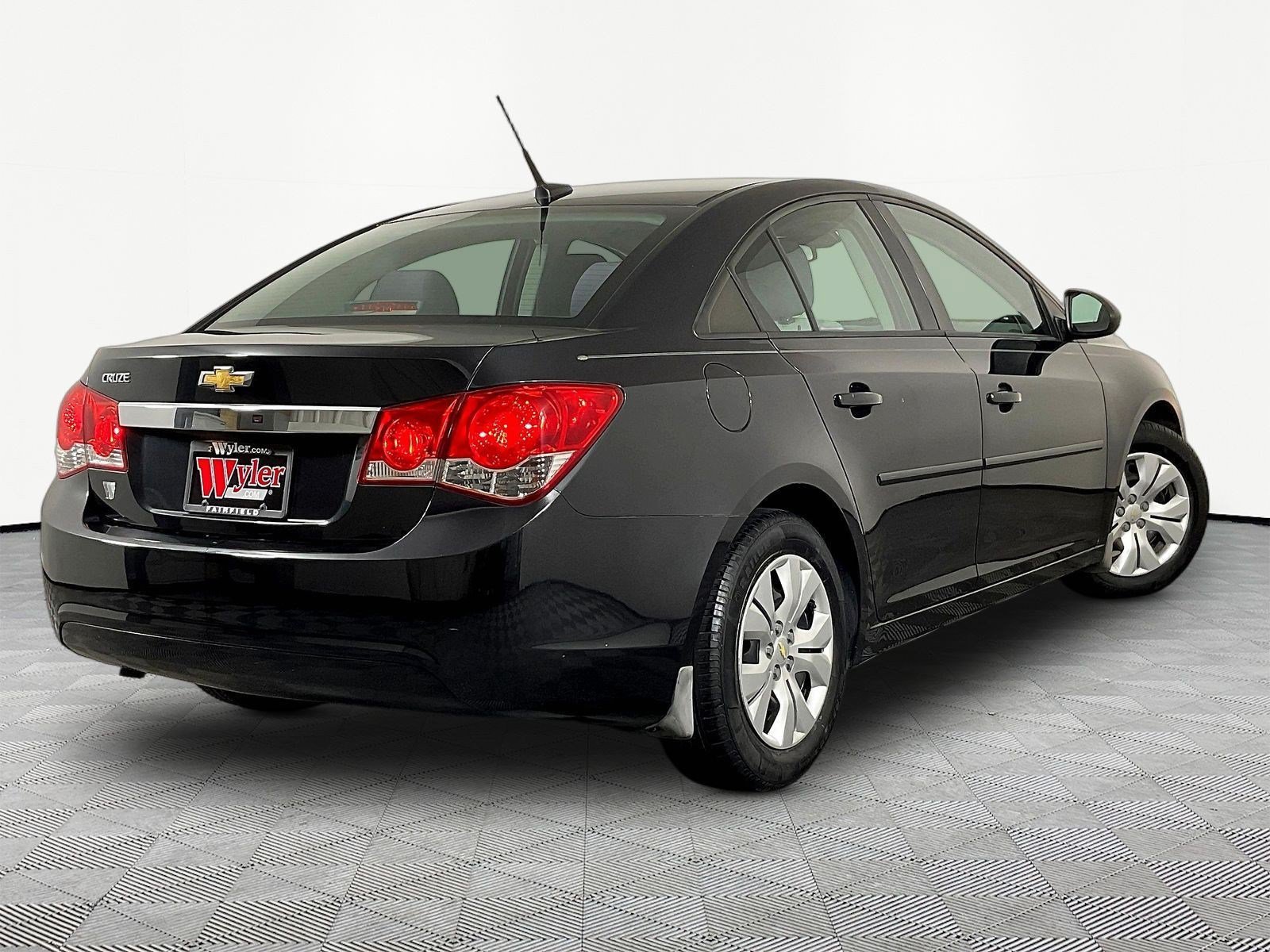 Used 2014 Chevrolet Cruze LS FWD image 6