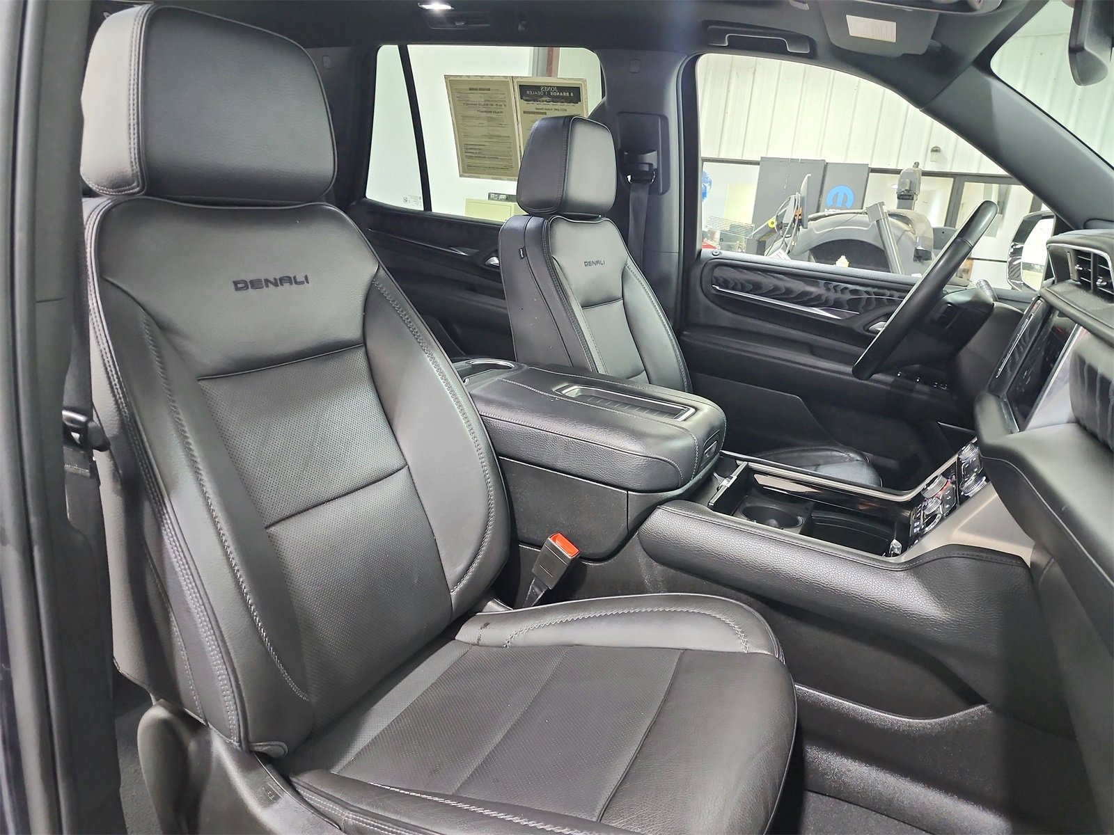 Used 2023 GMC Yukon Denali image 44