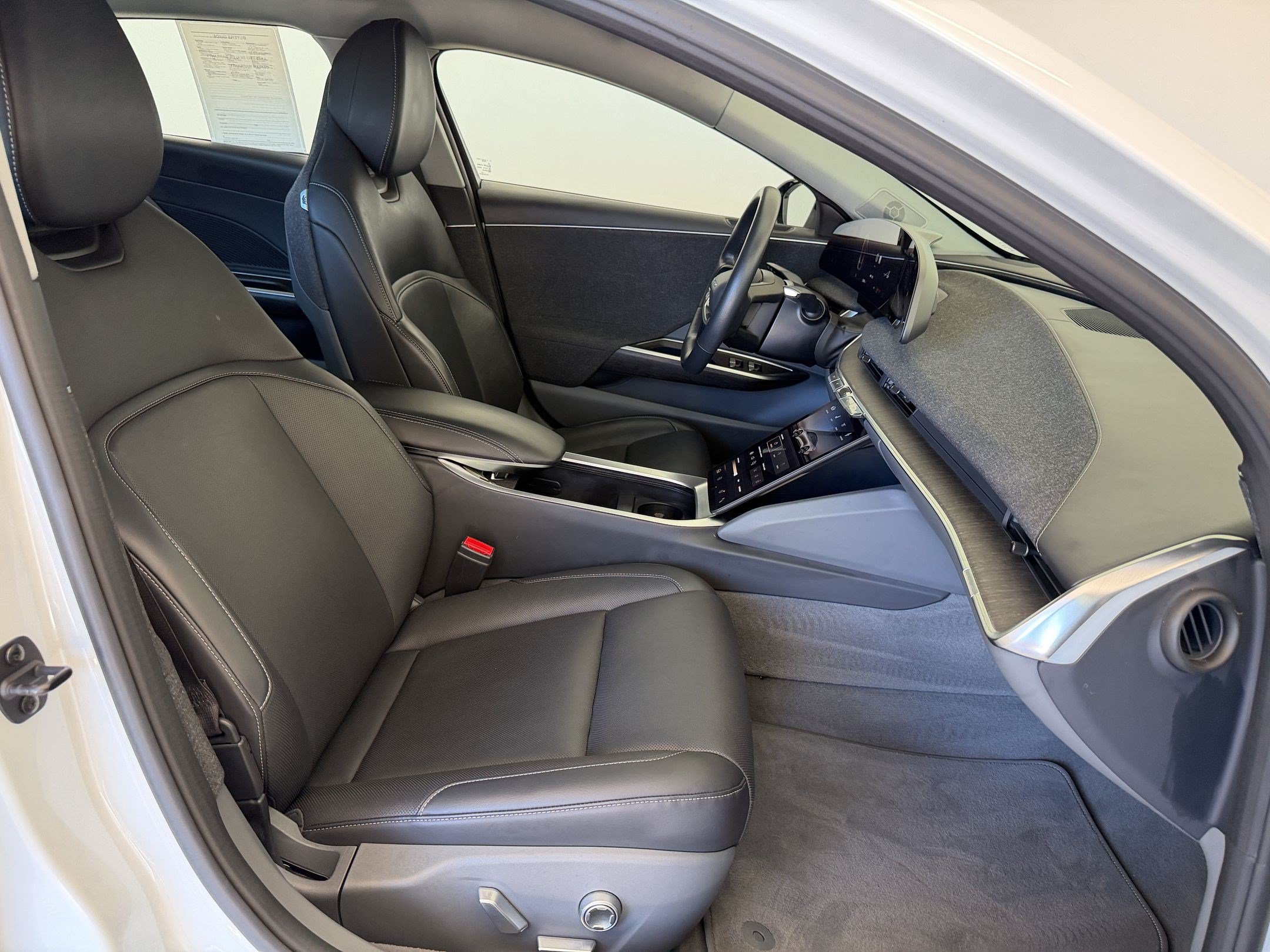 Used 2025 Lucid Air Touring AWD/4WD image 23