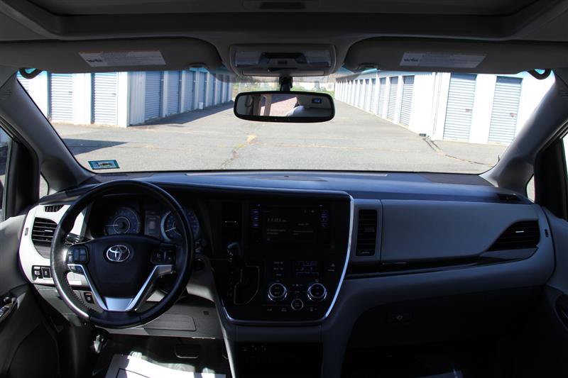 Used 2016 Toyota Sienna XLE w/ XLE Navigation Package FWD image 26