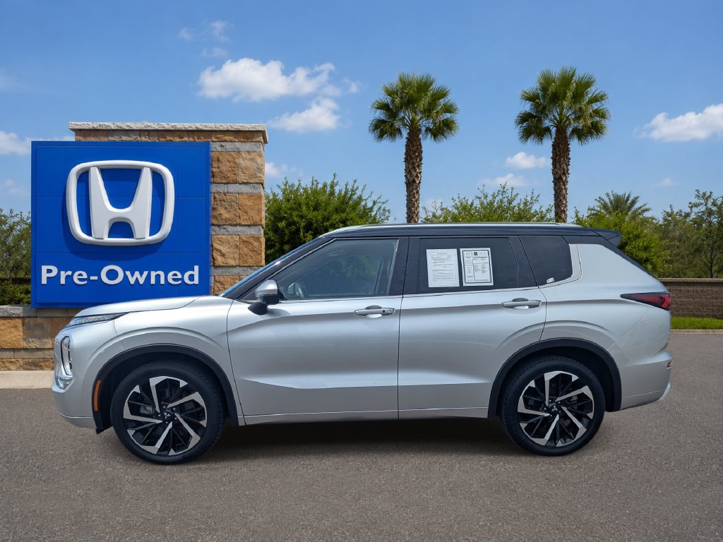 Used 2023 Mitsubishi Outlander SEL FWD image 2